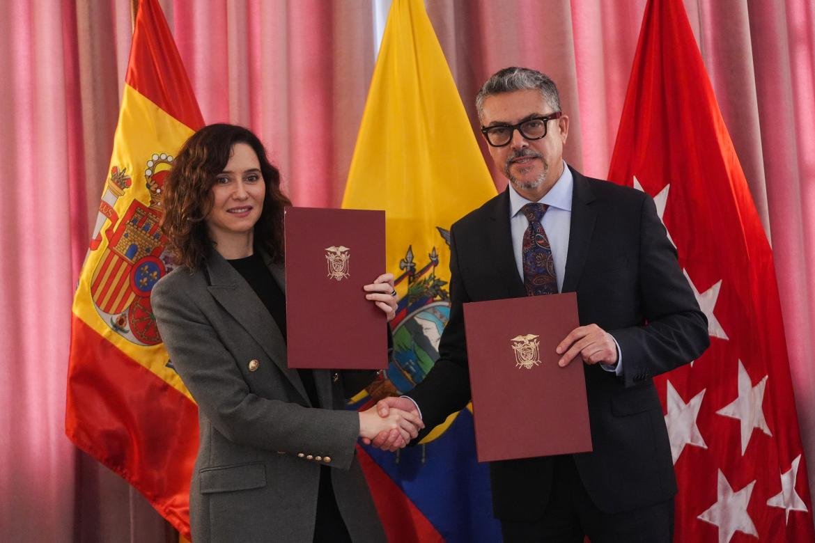 Díaz Ayuso firma en Quito la acreditación profesional de ecuatorianos en Madrid para “atraer grandes profesionales a su otra casa”