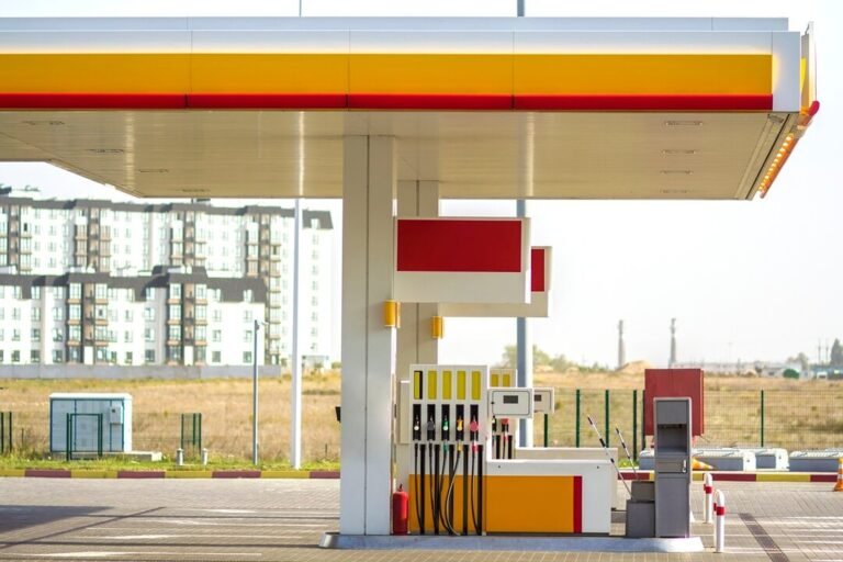 Dónde encontrar la gasolina y el diésel más baratos hoy en Madrid: precios por municipio