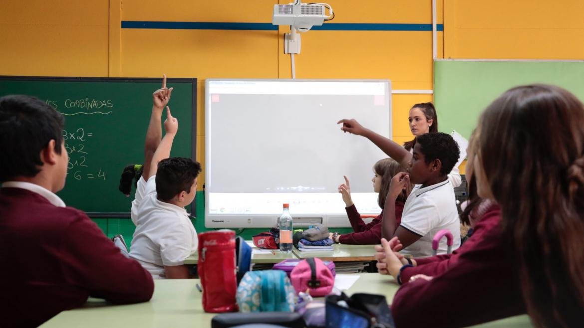 La Comunidad de Madrid incorpora 2.725 nuevos docentes a colegios e institutos públicos, casi el 50% más que el curso pasado