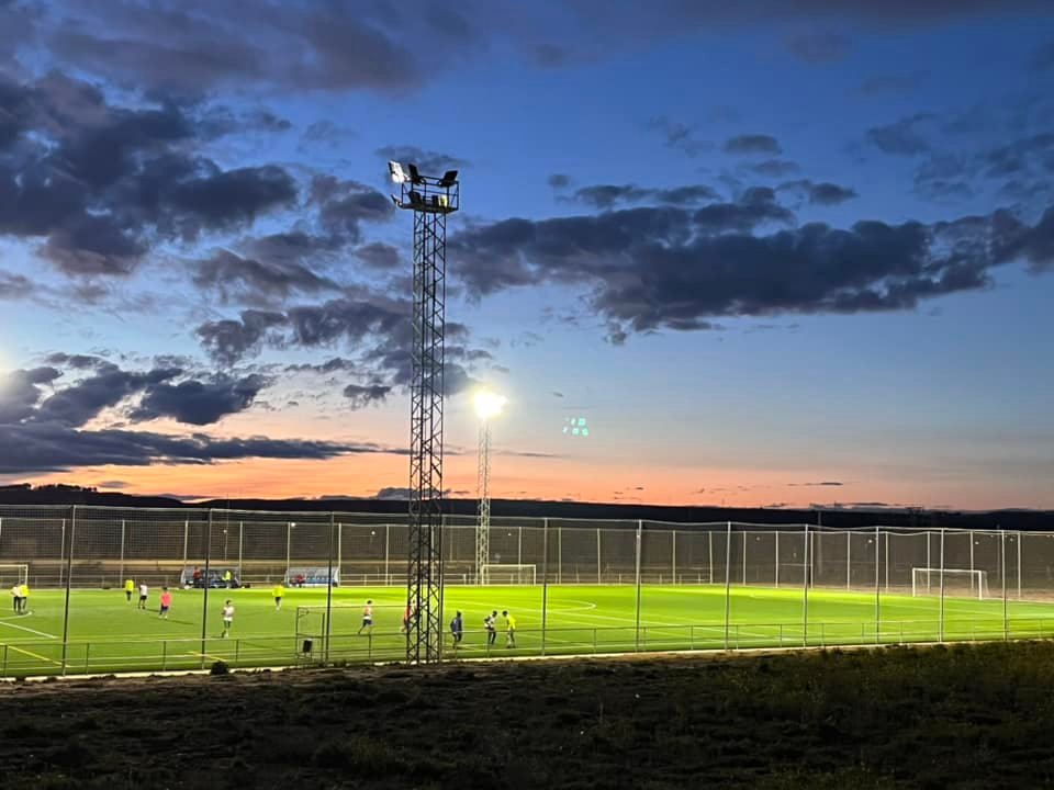 INCENDIO CONTROLADO EN EL CAMPO DE FÚTBOL DEL BARRIO DE LA MONTAÑA