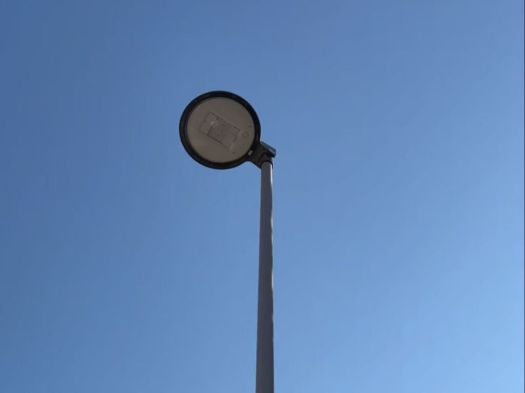 MEJORA LUMÍNICA EN EL REAL CORTIJO DE SAN ISIDRO: NUEVAS FAROLAS LED QUE PERMITIRÁN UN AHORRO ENERGÉTICO DE HASTA UN 80%