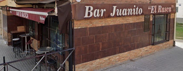 ROBO CON FUERZA EN PLAZA DOCTOR GONZÁLEZ BUENO, VECINOS SALEN A LA CALLE Y OBLIGAN A HUIR A LOS ASALTANTES