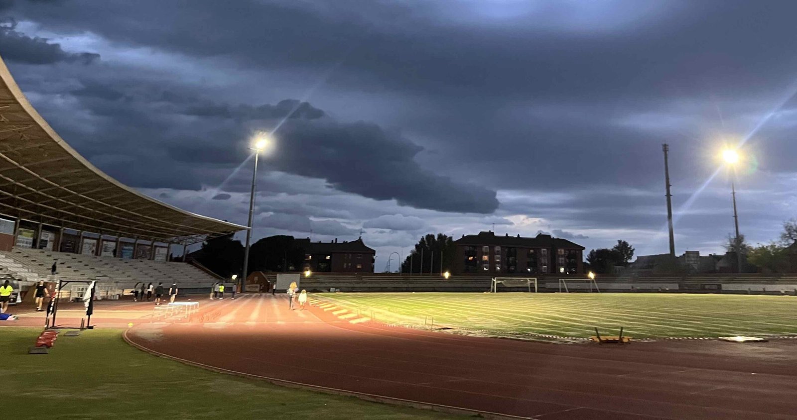 EL AYUNTAMIENTO DE ARANJUEZ MEJORA SUS INSTALACIONES DEPORTIVAS CON ACTUACIONES COMO LA PRÓXIMA RENOVACIÓN DE DOS CALLES DE LA PISTA DE ATLETISMO DEL ESTADIO EL DELEITE