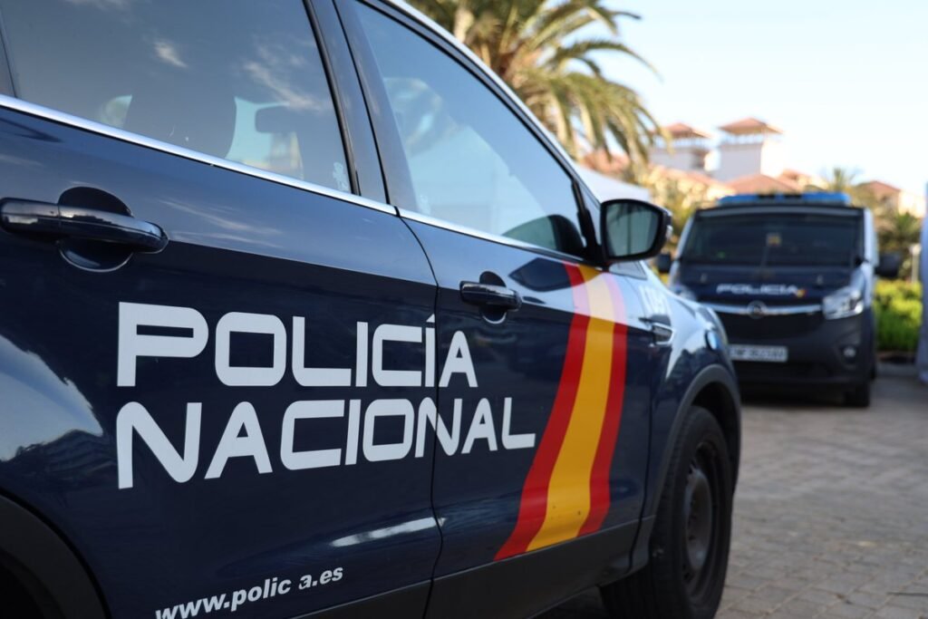 LA POLICÍA NACIONAL TRASLADA CON URGENCIA A UN BEBÉ CON LAS CONSTANTES VITALES MUY DÉBILES