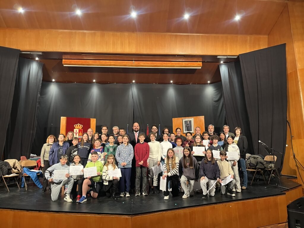 CELEBRADO EL ACTO CONMEMORATIVO DEL XLVII ANIVERSARIO DE LA CONSTITUCIÓN ESPAÑOLA DURANTE LA SESIÓN EXTRAORDINARIA DEL PLENO DE TOMA DE POSESIÓN DE LA CORPORACIÓN INFANTIL DE ARANJUEZ