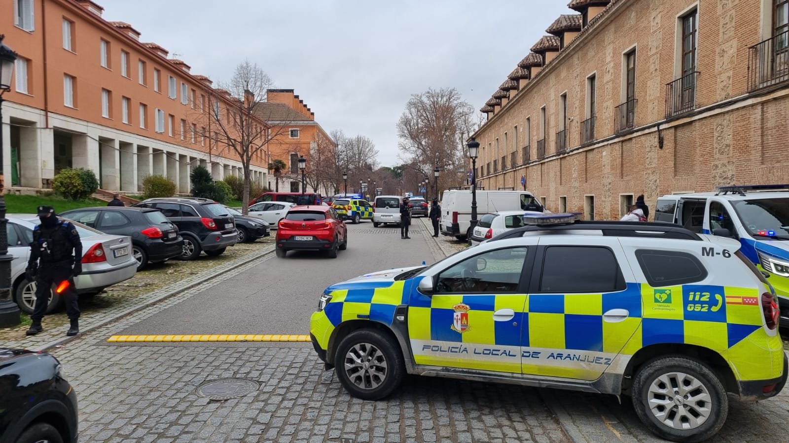 DETENIDO UN HOMBRE EN ARANJUEZ TRAS COLISIONAR CON VARIOS VEHÍCULOS Y AMENAZAR A LOS VIANDANTES CON UN ARMA BLANCA