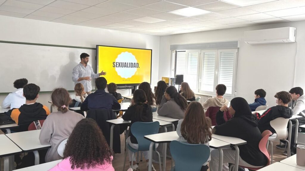 EL HOSPITAL PÚPLICO DEL TAJO IMPARTE CHARLAS SOBRE EDUCACIÓN SEXUAL A LOS ADOLESCENTES EN ARANJUEZ