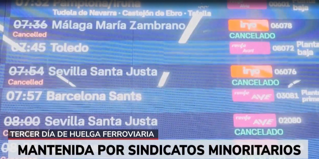 CAOS EN ATOCHA POR LA CANCELACIÓN DE TRENES A CIUDAD REAL: «NO NOS HAN EXPLICADO NADA»