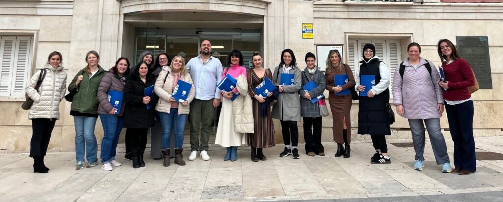 LAS AMPAS DE LOS CENTROS EDUCATIVOS FIRMAN UN CONVENIO POR EL CUAL RECIBIRÁN 1.000 EUROS DE FORMA DIRECTA PARAREALIZAR ACTIVIDADES SOCIOEDUCATIVAS