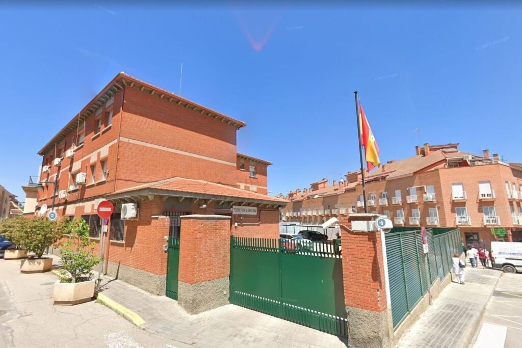 CUATRO DETENIDOS EN CIEMPOZUELOS POR LANZAR ADOQUINES AL ACUARTELAMIENTO DE LA GUARDIA CIVIL