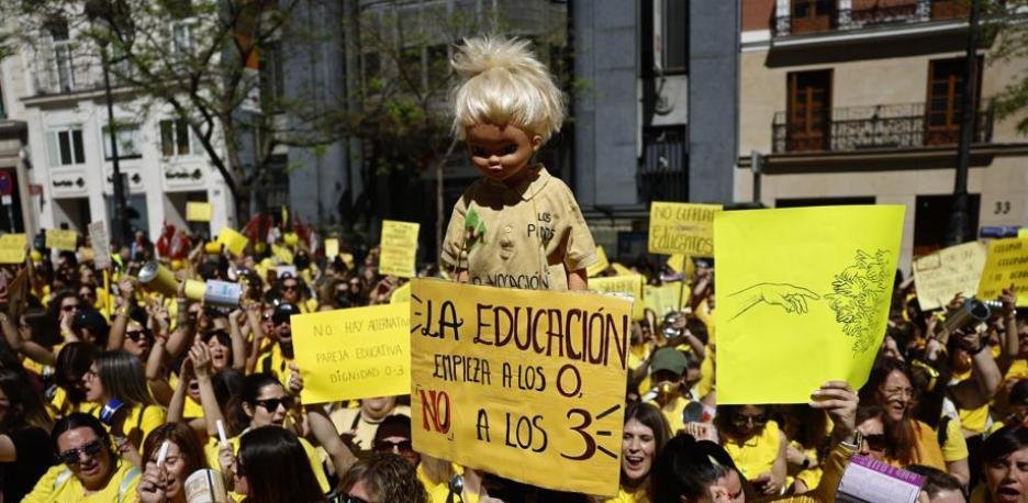 LA CONSEJERA DE EDUCACIÓN ACEPTA UNA REUNIÓN CON LAS EDUCADORAS INFANTILES TRAS MÁS DE UN MES DE HUELGA INDEFINIDA