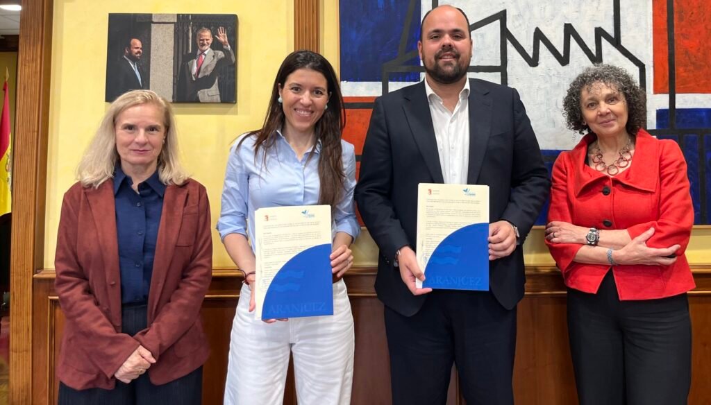 EL AYUNTAMIENTO DE ARANJUEZ Y EL COLEGIO OFICIALDE LA PSICOLOGÍA DE MADRID FIRMAN UN CONVENIOPARA IMPULSAR LA SALUD MENTAL Y EL BIENESTARPSICOLÓGICO
