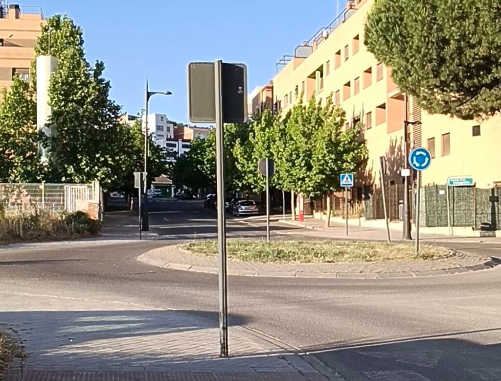 DETENIDOS DOS INDIVIDUOS EN EL BARRIO DE AGFA TRAS SER SORPRENDIDOS CON LLAVES ROBADAS