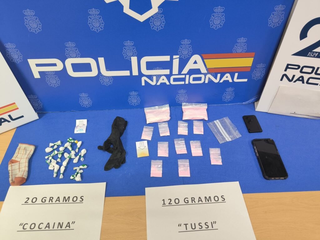 LA POLICÍA NACIONAL DETIENE A UN PRESUNTO DISTRIBUIDOR DE COCAÍNA Y TUSI EN LA LOCALIDAD DE ARANJUEZ