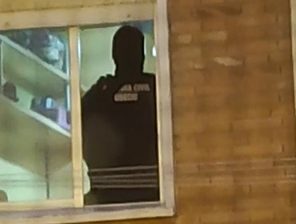OPERATIVO DE LA GUARDIA CIVIL EN LA CALLE DE LA SAL DE ARANJUEZ SE SALDA CON LA DETENCIÓN DE DOS COLOMBIANOS Y EL REGISTRO DE SU VIVIENDA