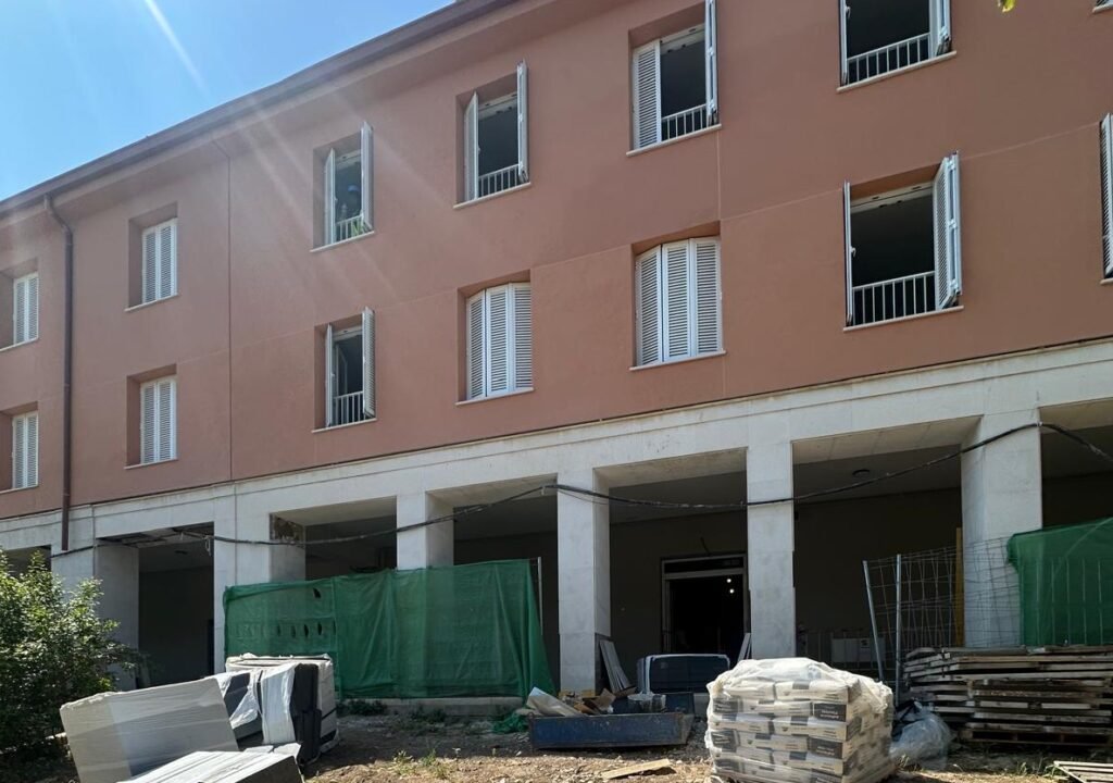 LAS FAMILIAS DE LA COOPERATIVA NEW HOME ARANJUEZ INICIAN UNA RECOGIDA DE FIRMAS PARA PEDIR AL MINISTERIO DE VIVIENDA Y A CASA 47 UNA SOLUCIÓN PARA LAS VIVIENDAS DE SEGIPSA EN LA REGALADA