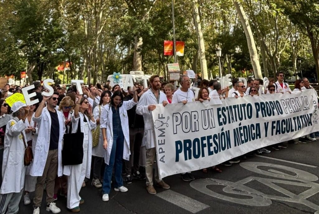 LOS MÉDICOS CONVOCARÁN UNA HUELGA PERMANENTE E INFEFINIDA A PARTIR DE OCTUBRE CONTRA EL NUEVO ESTATUTO MARCO