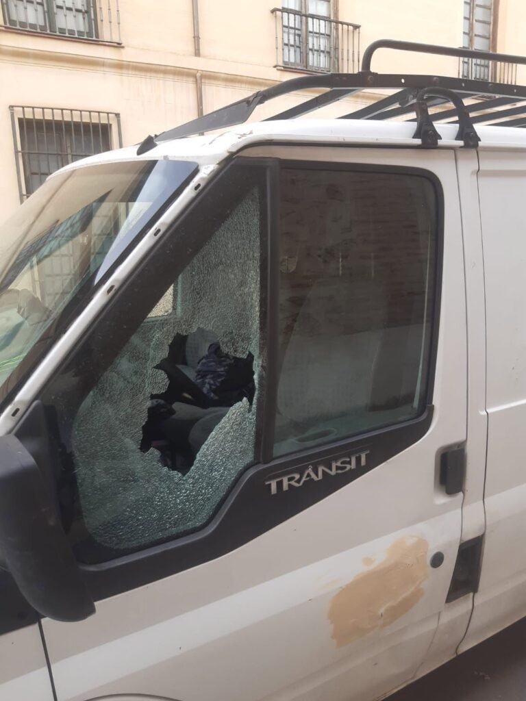 NUEVA OLEADA DE DESTROZO DE VENTANILLAS EN EL CENTRO DE ARANJUEZ
