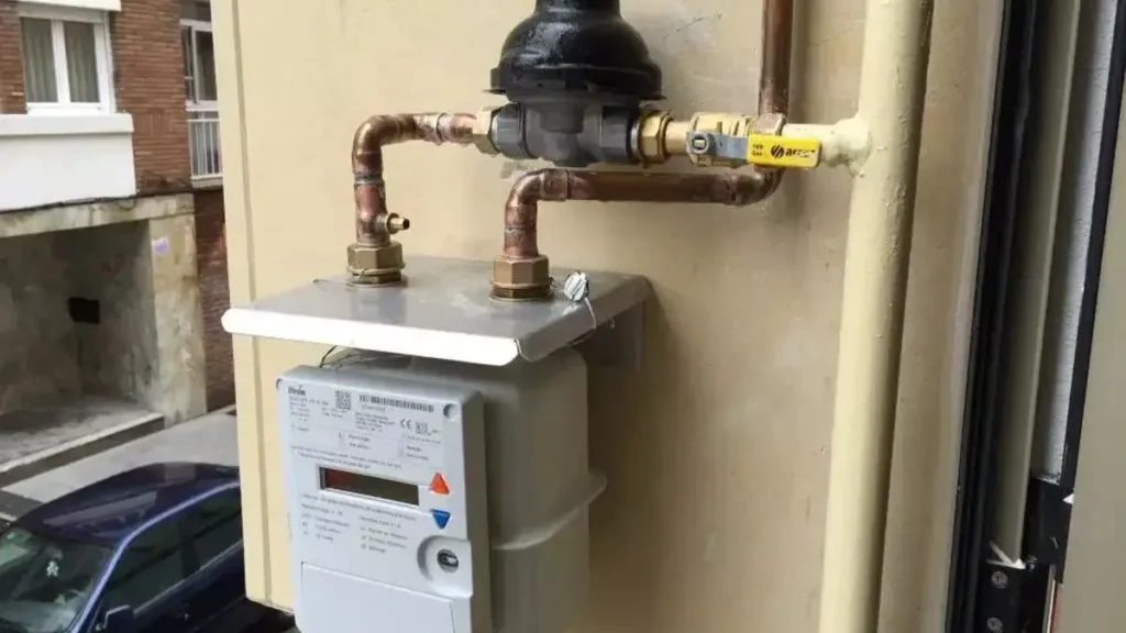 POLICÍA LOCAL BUSCA A 3 FALSOS TÉCNICOS DEL GAS POR ESTAFAR A UNA VECINA EN LA CALLE GOBERNADOR