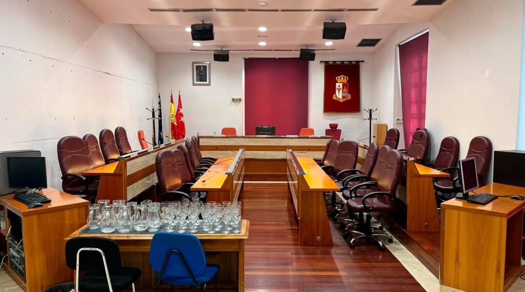 EL AYUNTAMIENTO DE ARANJUEZ INTERMEDIARÁ ENTRE CASA 47 Y LOS VECINOS DE LA REGALADA TRAS LA APROBARSE EN EL PLENO